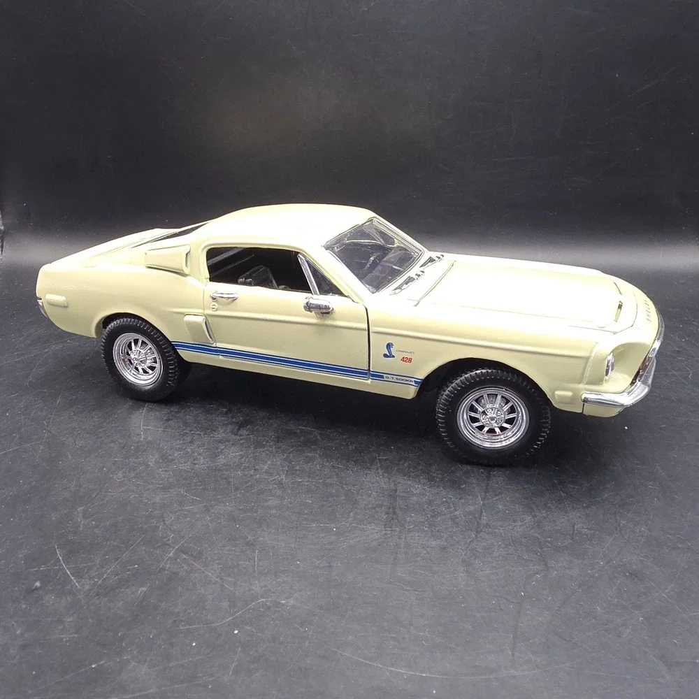 Shelby GT500KR Diecast Model Car 1/24 Cream 1968 Cobra Jet 428 Sunnyside